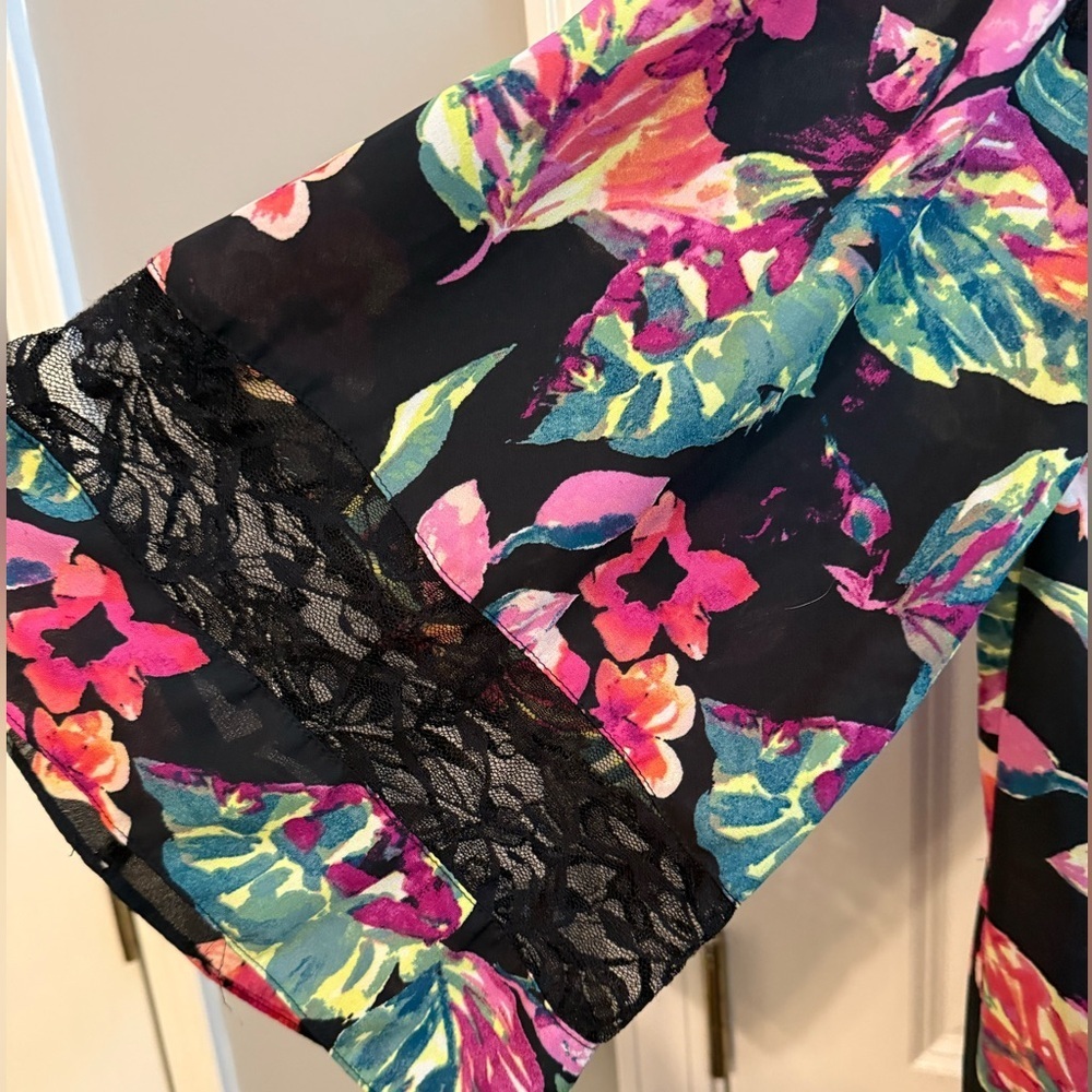 Floral Kimono with Lace Trim - Picture 9 of 12